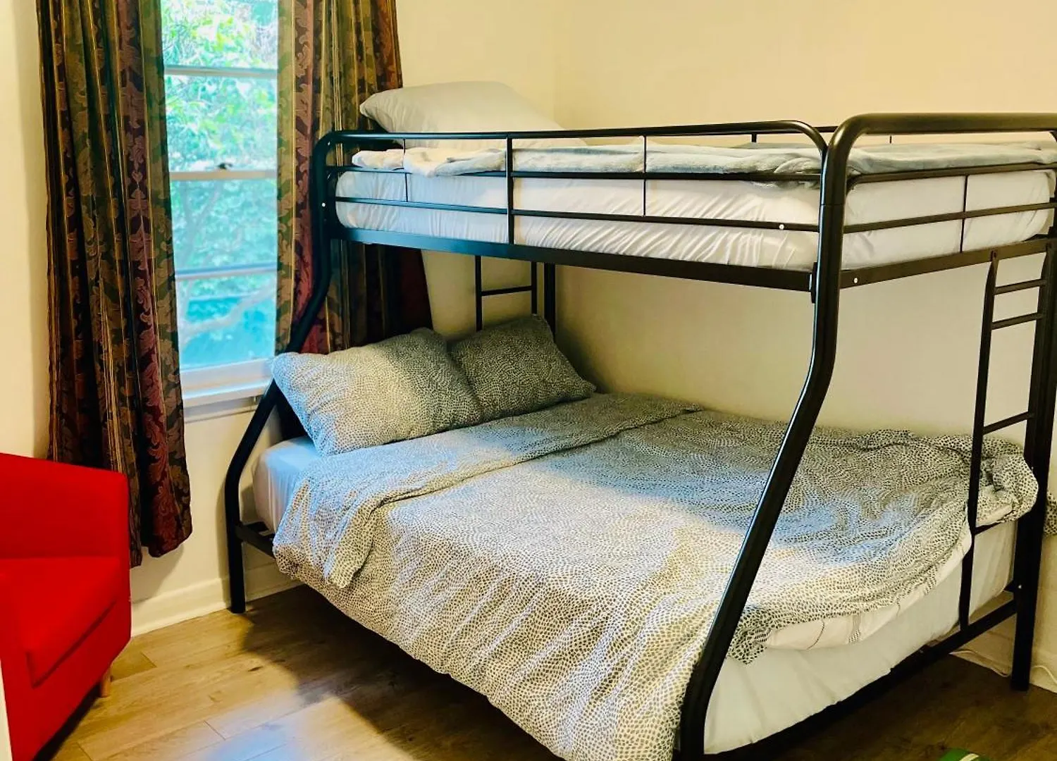 3Room Entire Floor Walk 2 Subway Toronto Appartement