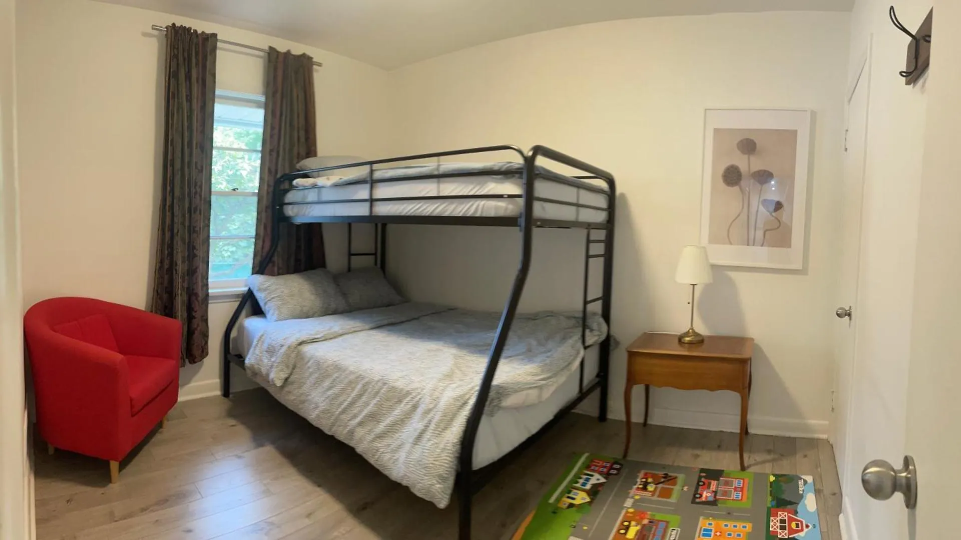 3Room Entire Floor Walk 2 Subway Toronto Appartement