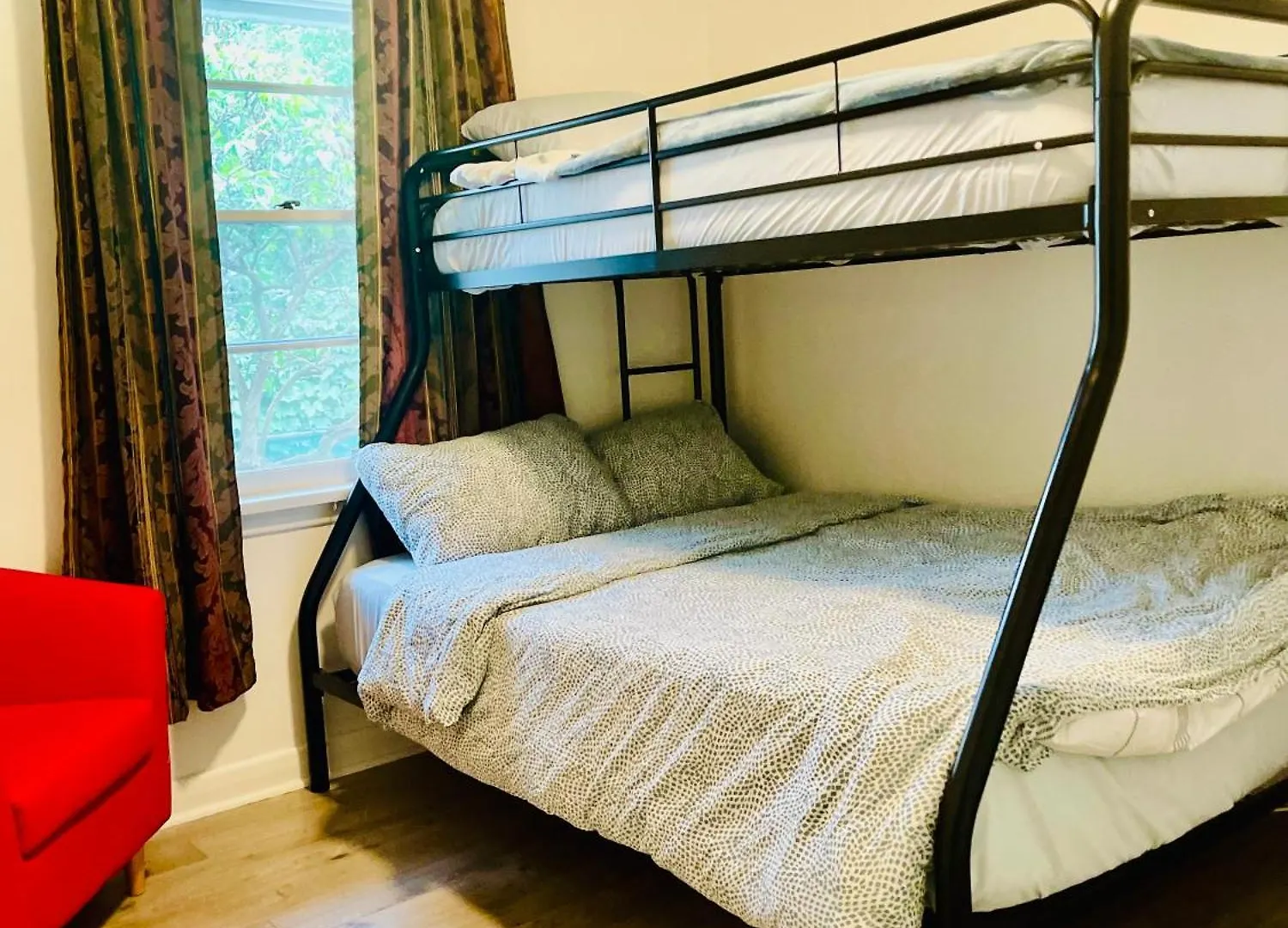 3Room Entire Floor Walk 2 Subway Toronto Appartement