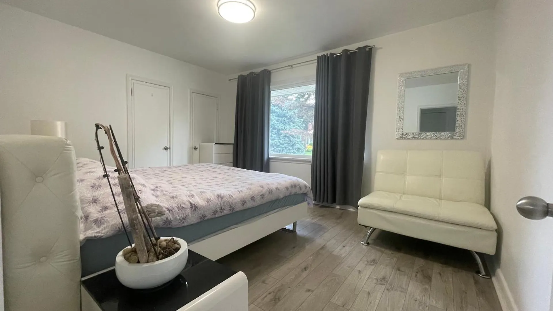 3Room Entire Floor Walk 2 Subway Toronto 0*,