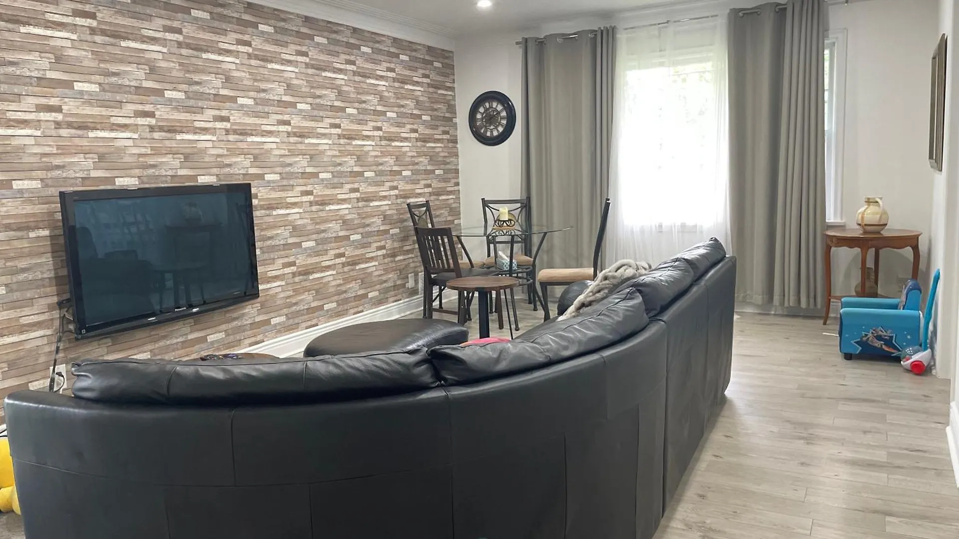 Appartement 3Room Entire Floor Walk 2 Subway Toronto Canada